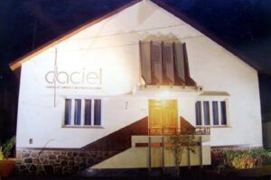 La Caciel presentó el concurso “Vidrieras con Encanto”