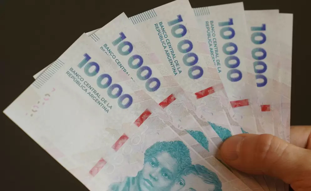 Aguinaldo para ponerse al día: 1 de cada 3 argentinos lo usará para saldar deudas