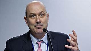 Sturzenegger dijo que los argentinos que hacen turismo en el exterior son “héroes de la producción”