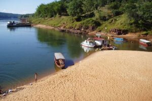 Eldorado: Recuerdan que no hay balnearios habilitados sobre las aguas del río Paraná