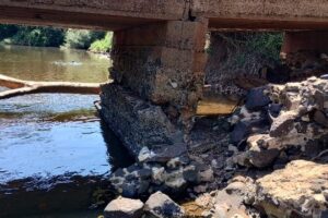 Productores solicitan la reparación de un puente