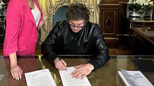 El gobierno nacional eliminó el tope a las tasas de préstamos para empleados públicos