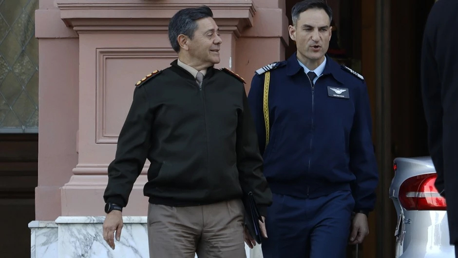 El Gobierno habilitó que los militares puedan manejar un Uber porque no les alcanza el sueldo