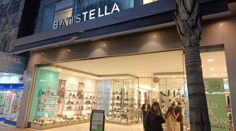 Por la crisis, el local de la zapatería Batistella baja las persianas en Posadas tras siete años