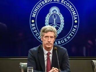 Desaparecieron 4 billones de pesos en las cuentas del Banco Central y Bausili contestó: “en algún lado están”